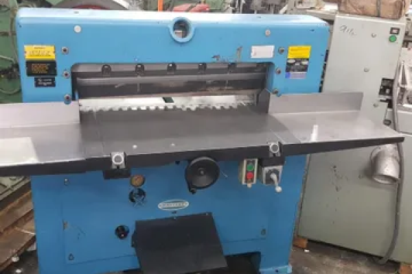 Guillotina Automática Polar Modelo CHAMPION 305